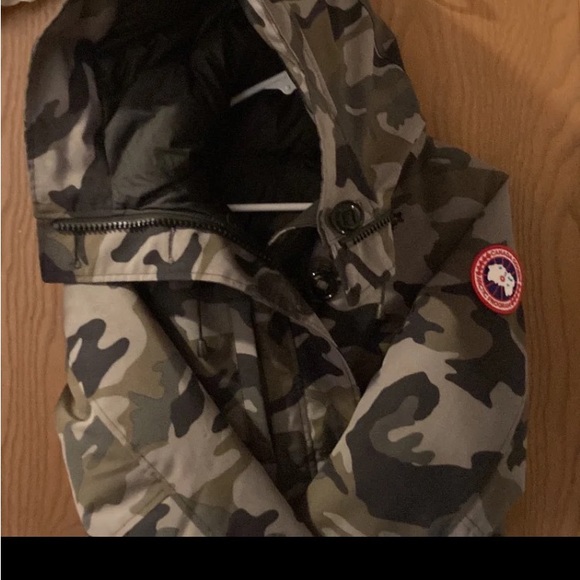 NWT Canada Goose Rideau Parka Camo print size small. - Picture 6 of 8